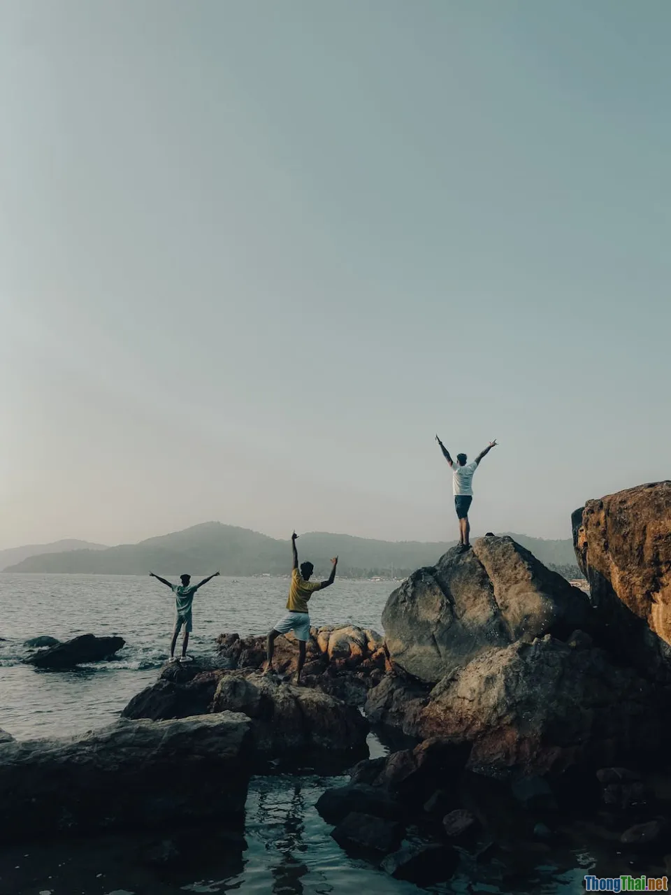 go goa gone, indian zombie comedy, beach party, friends adventure