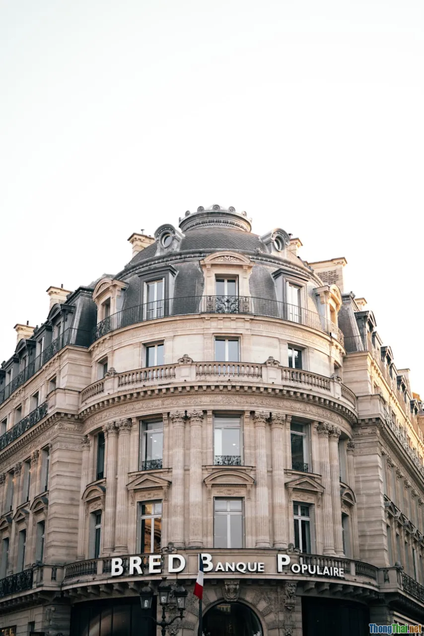 Haussmann architecture, modern landmarks