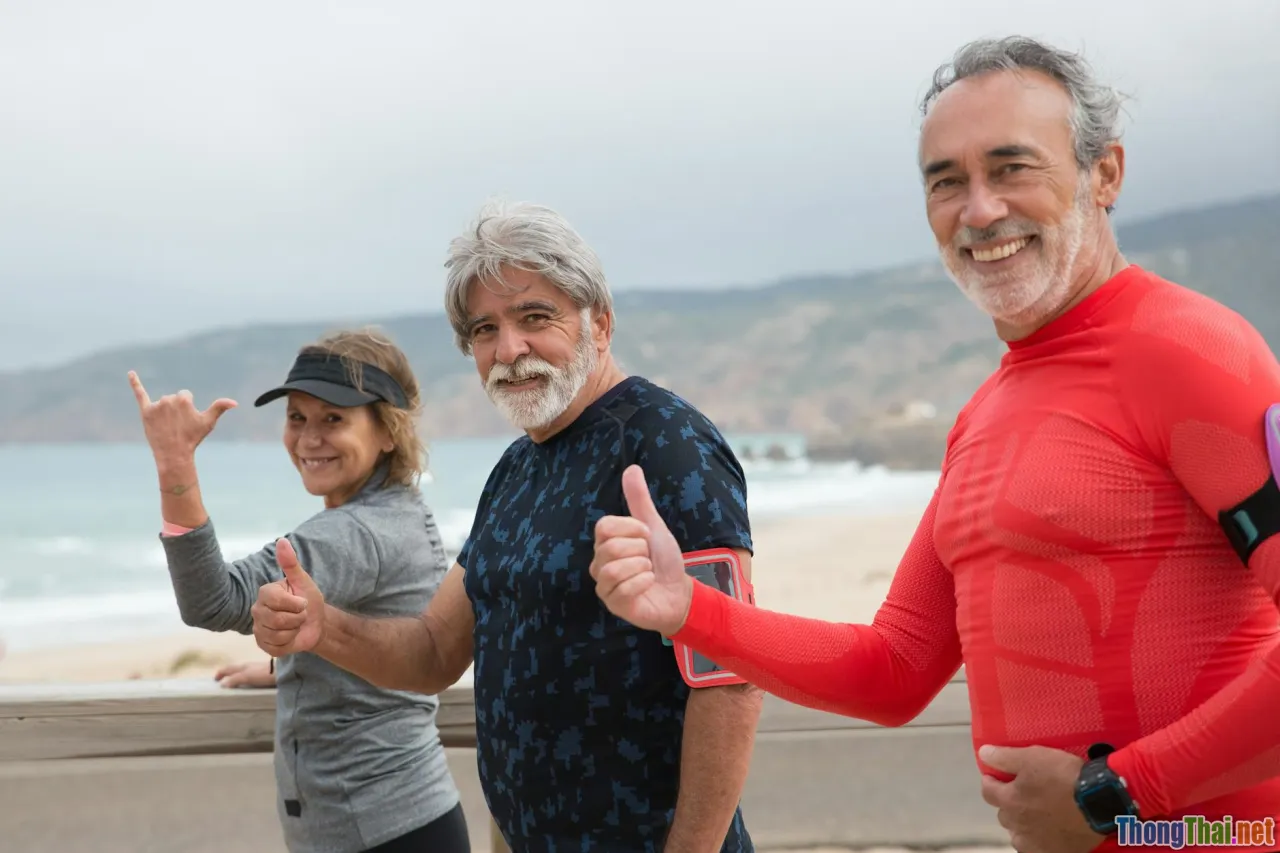 healthy lifestyle, active seniors, smiling people
