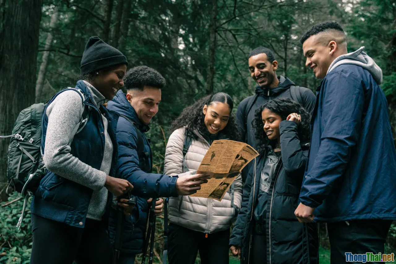 hikers group, happy trekkers, diversity, vietnamese tourists