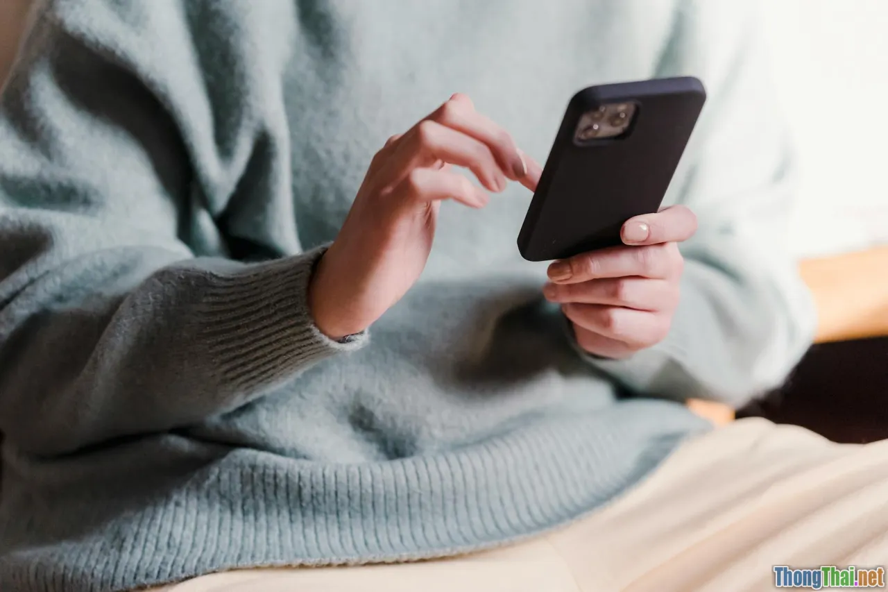 home wifi, 5G tower, network devices