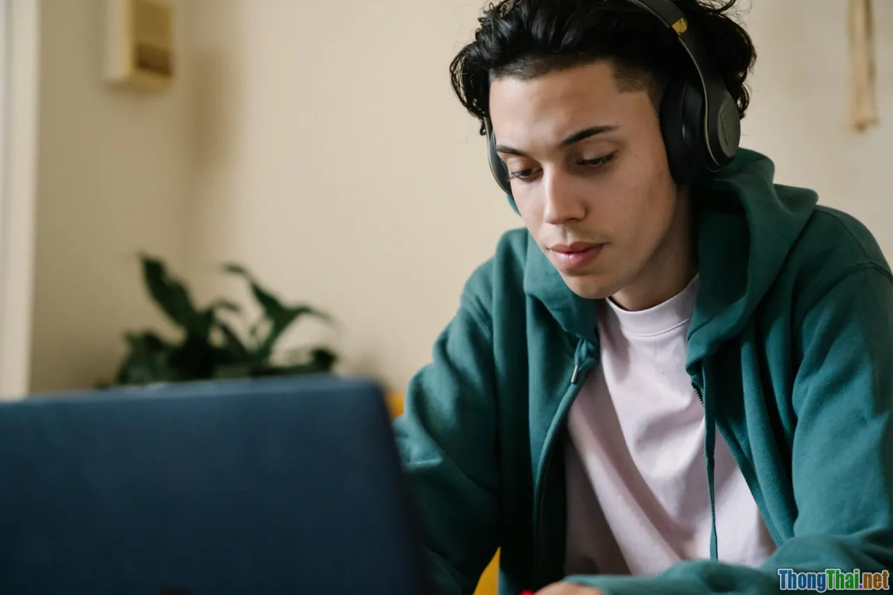 Cách chinh phục IELTS Listening chỉ với podcast