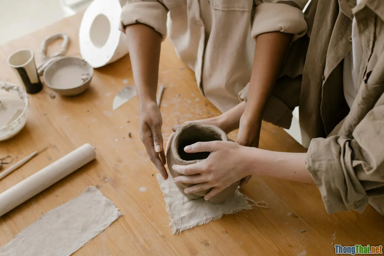 learning, pottery class, studio, tools