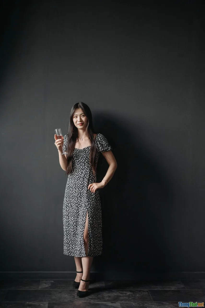 long bodycon dress, formal party, elegant woman