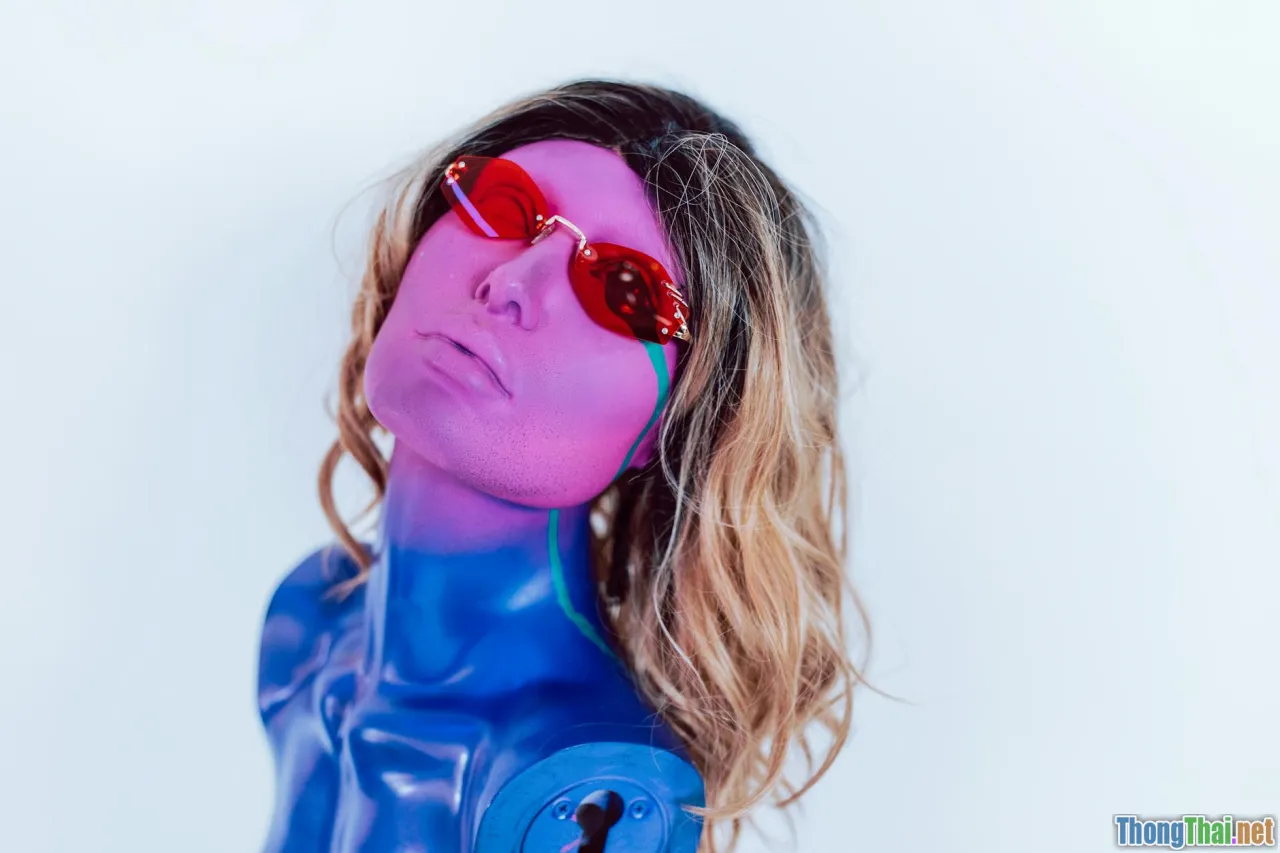 Tóc dài thẳng hay xoăn nhẹ hợp xu hướng năm nay