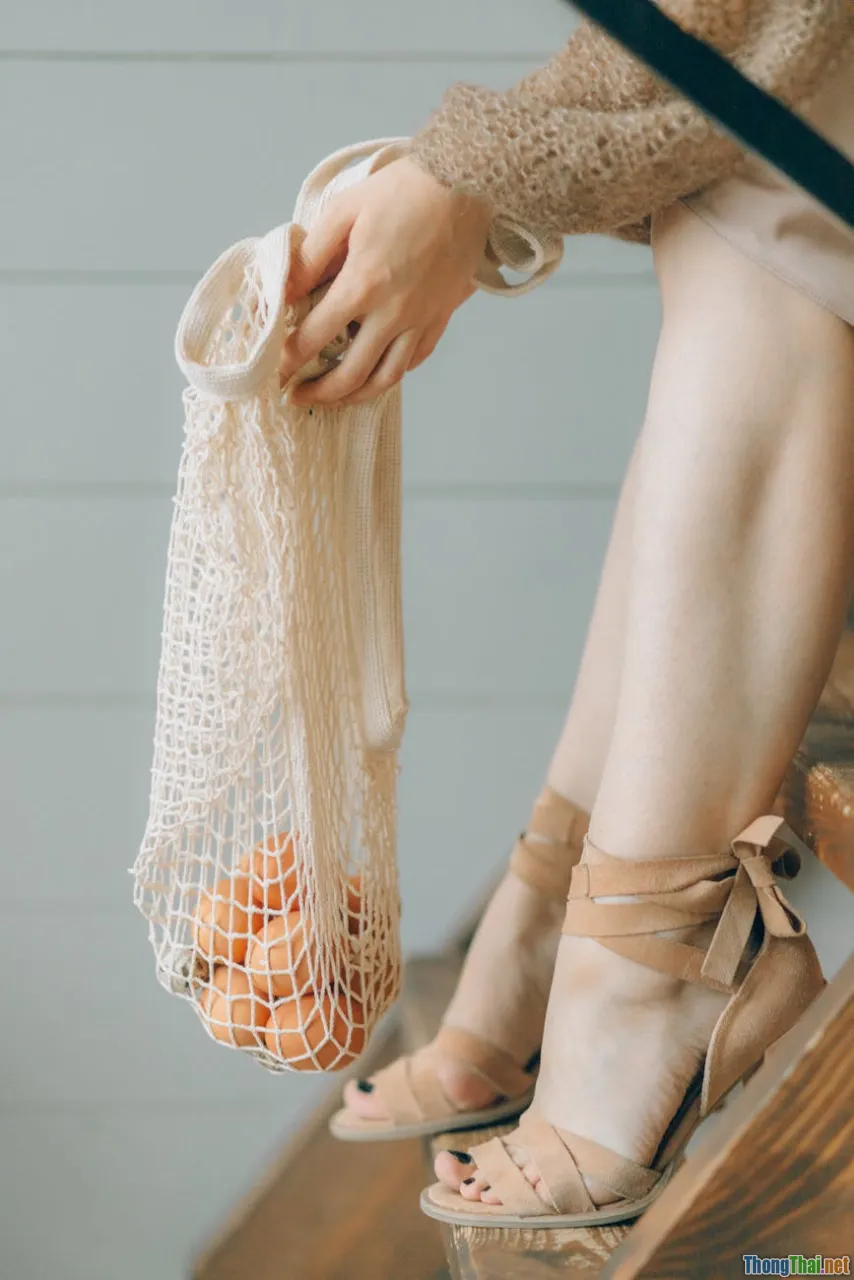 minimalist lifestyle, conscious spending, happiness