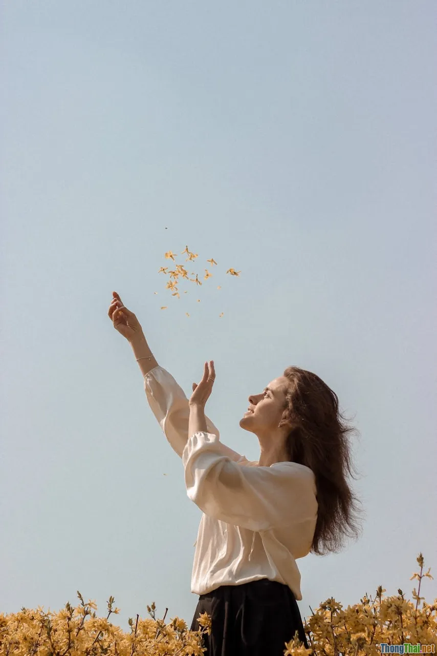 natural beauty, effortless woman