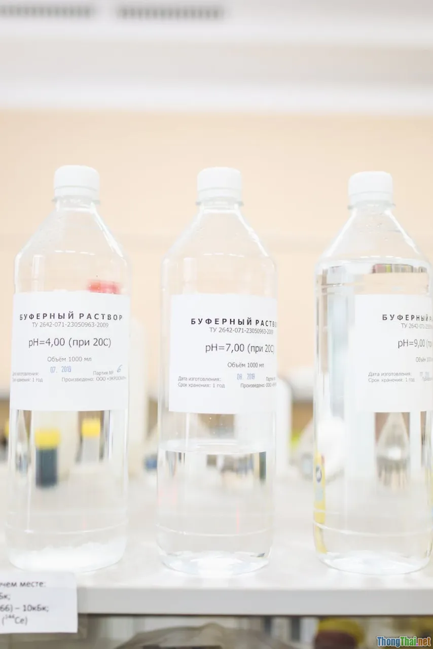 nutrient solution, EC meter, pH control