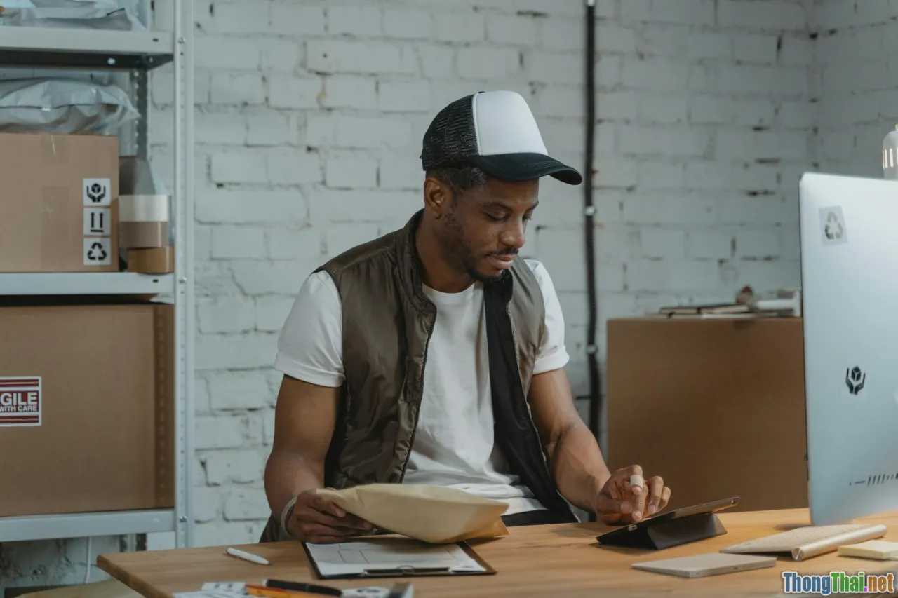 online marketplace, etsy, canva seller