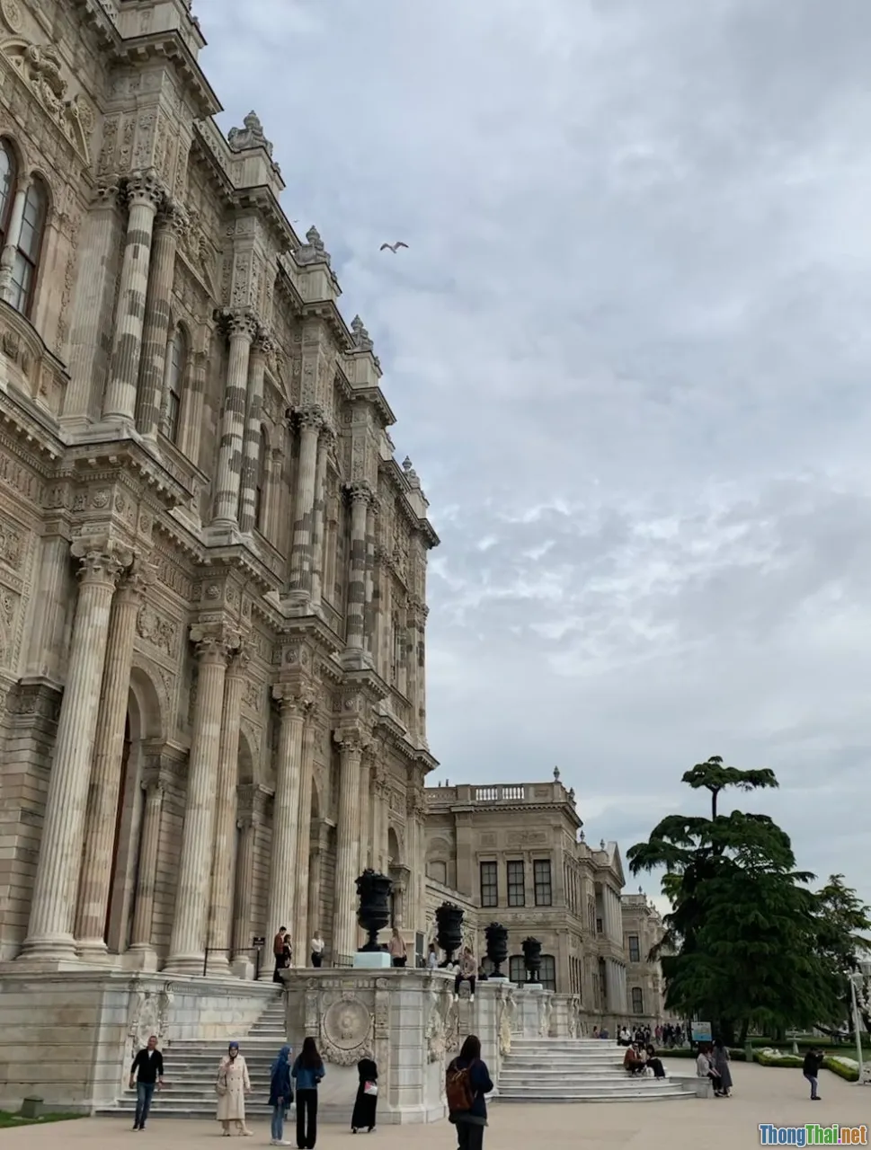 palace maid, beautiful costume, imperial harem, luxury palace