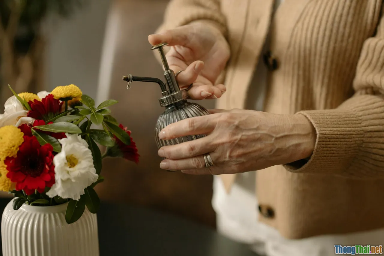 preserving flowers, diy care, flower longevity, home tricks