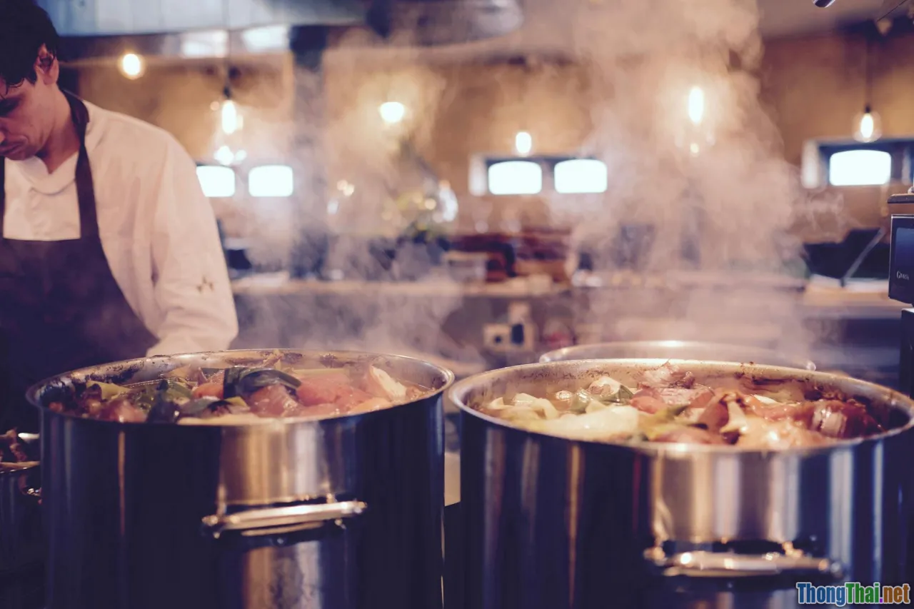 pressure cooker, stock pot, kitchen, comparison