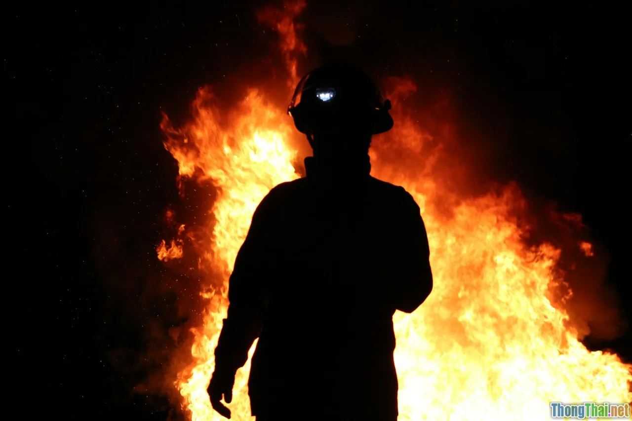 remove heat source, kitchen hazard, emergency action