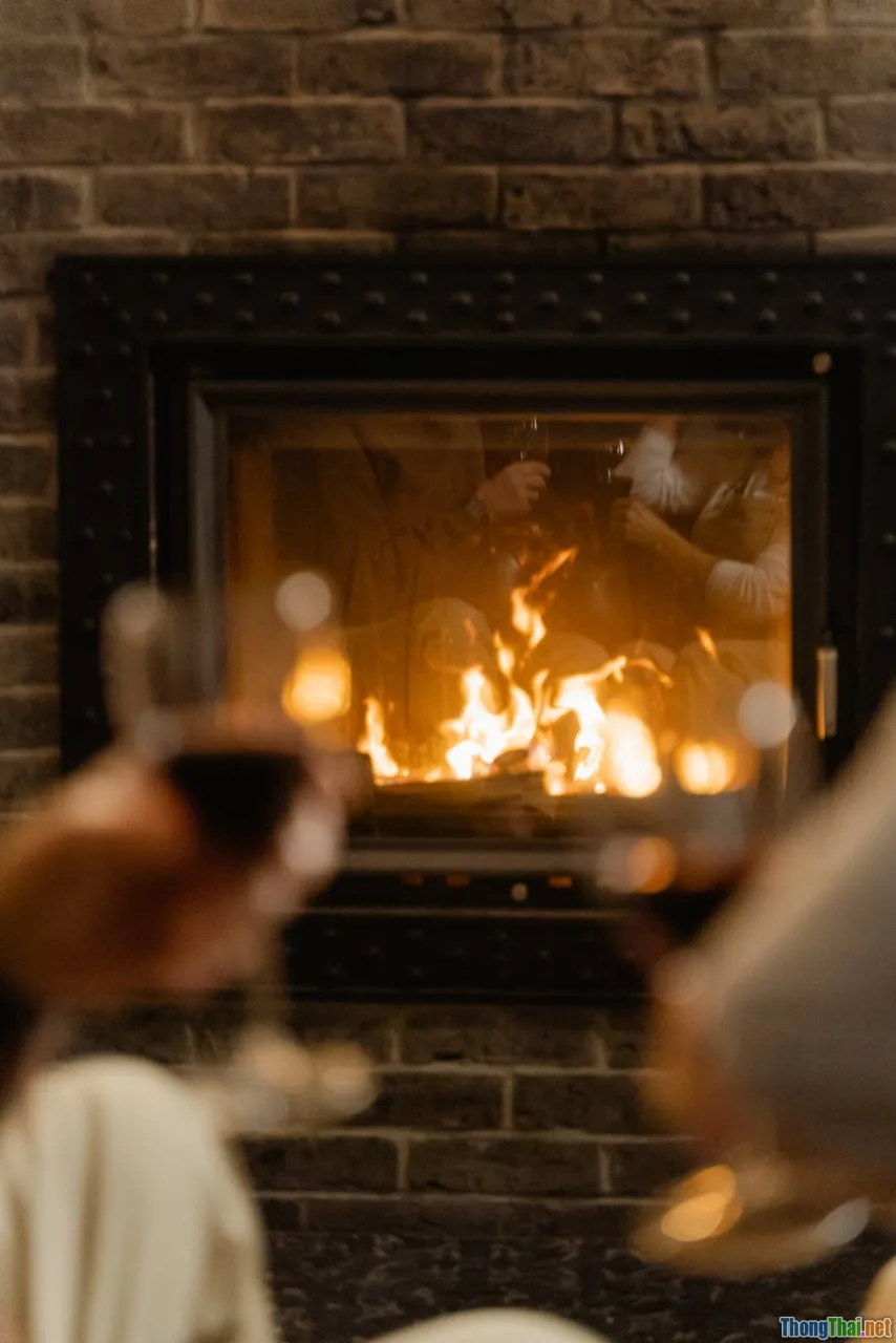 romantic movie scene, cozy atmosphere