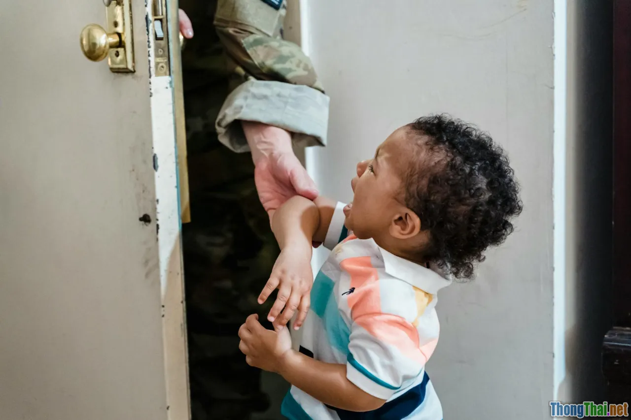 So sánh cửa chống trộm cơ và cửa thông minh