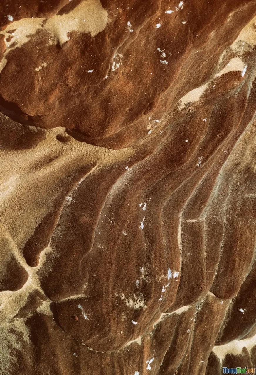 short layered hair, soft waves