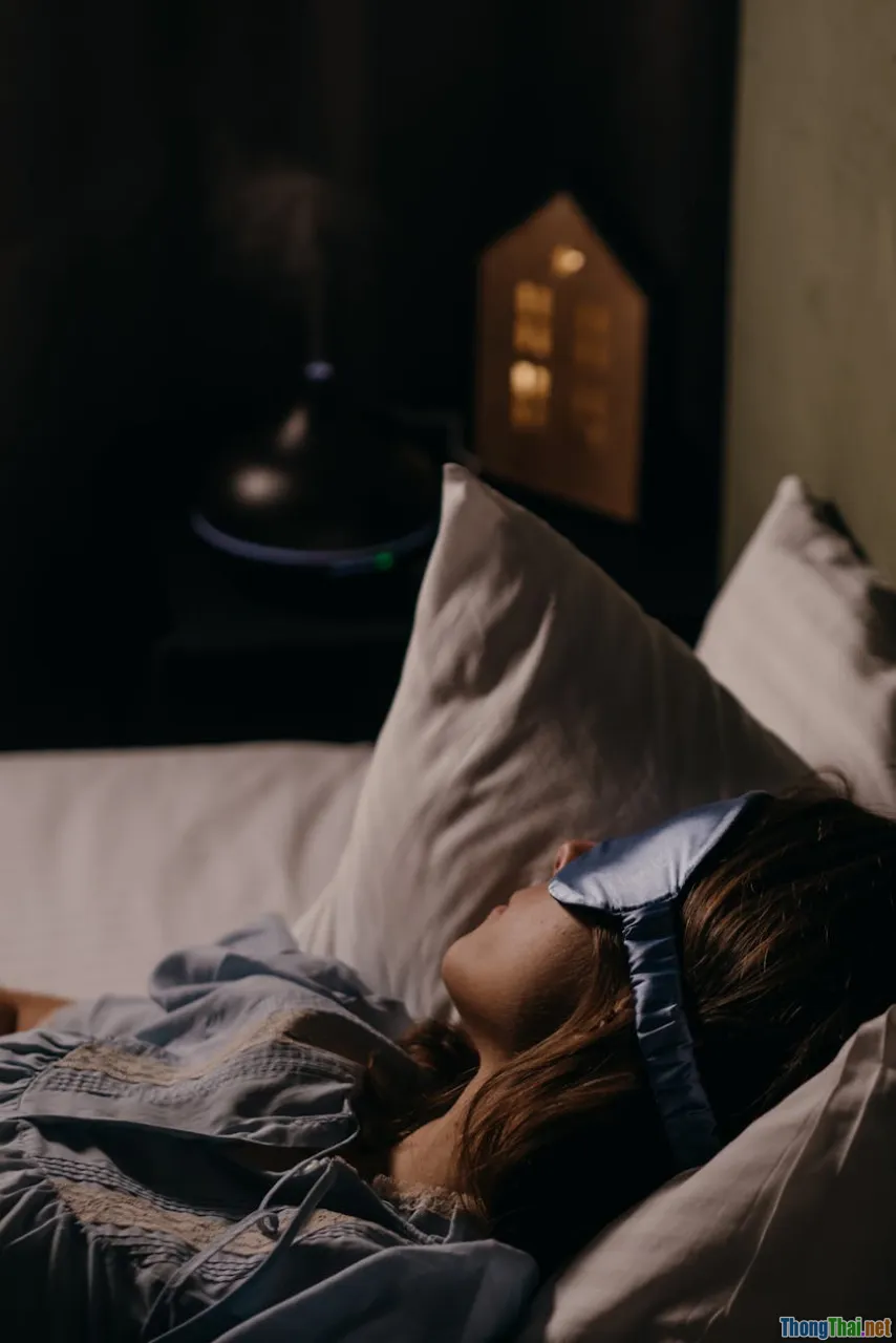 sleep hygiene, bedroom, dark room, routine