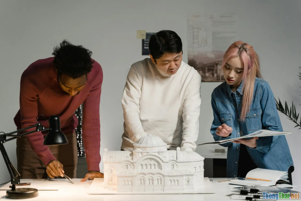 software architect, team meeting, career ladder