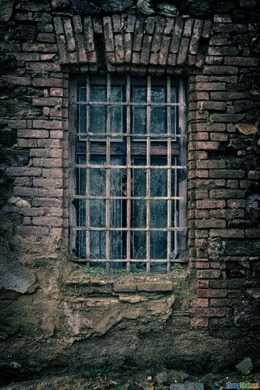 story structure, foreshadowing, motif, pacing