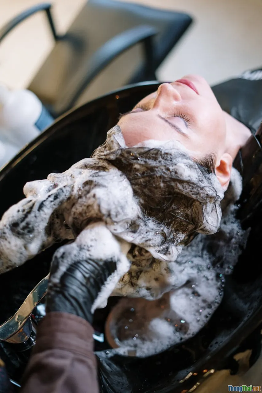 stylist consultation, hair salon, reference photos, communication