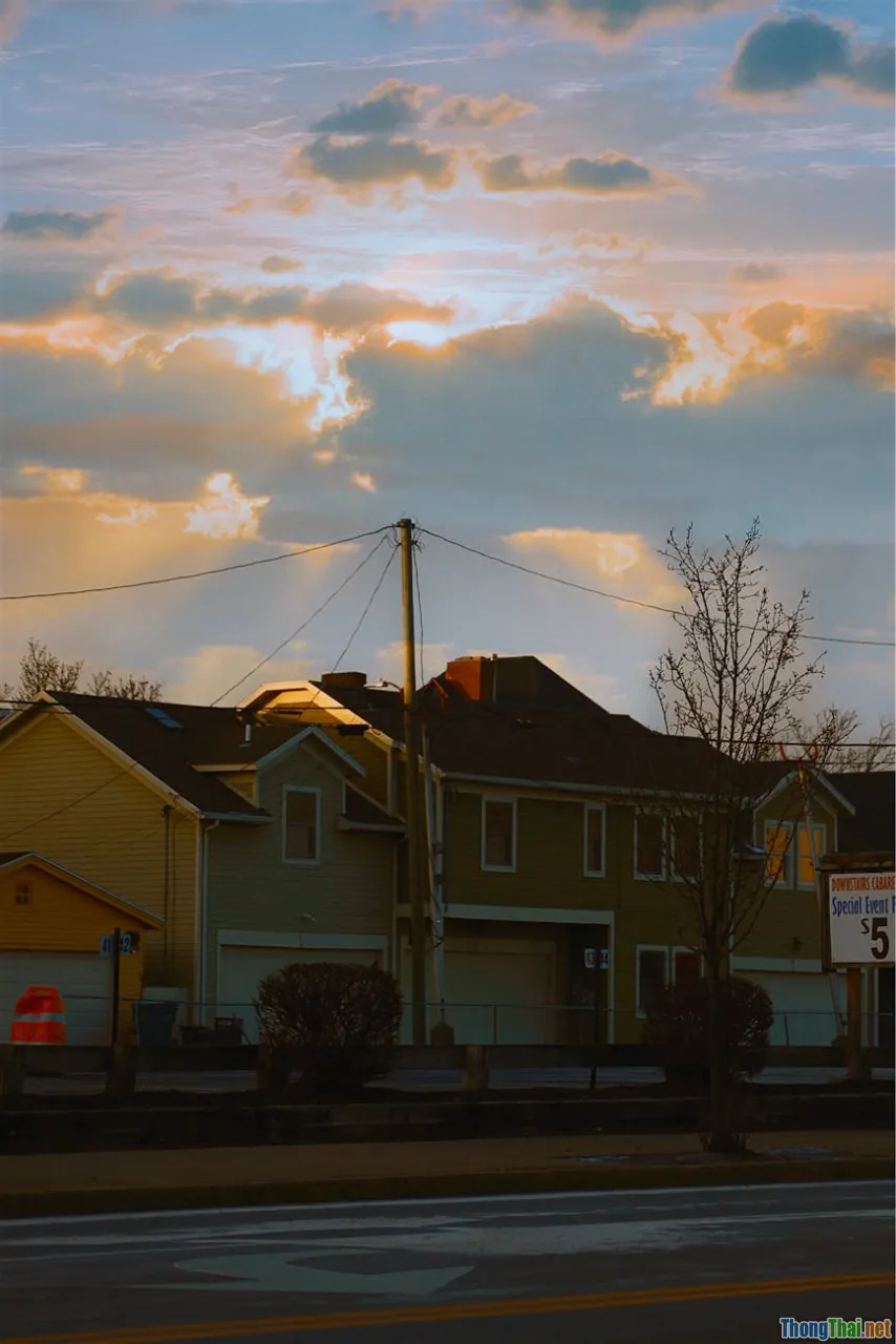 suburban home, electric meter, power fluctuation