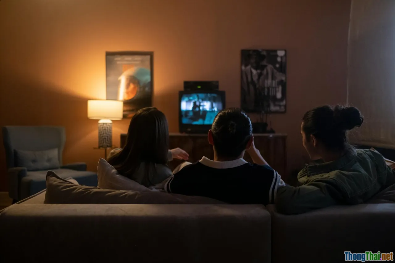 tips, movie night, friends watching