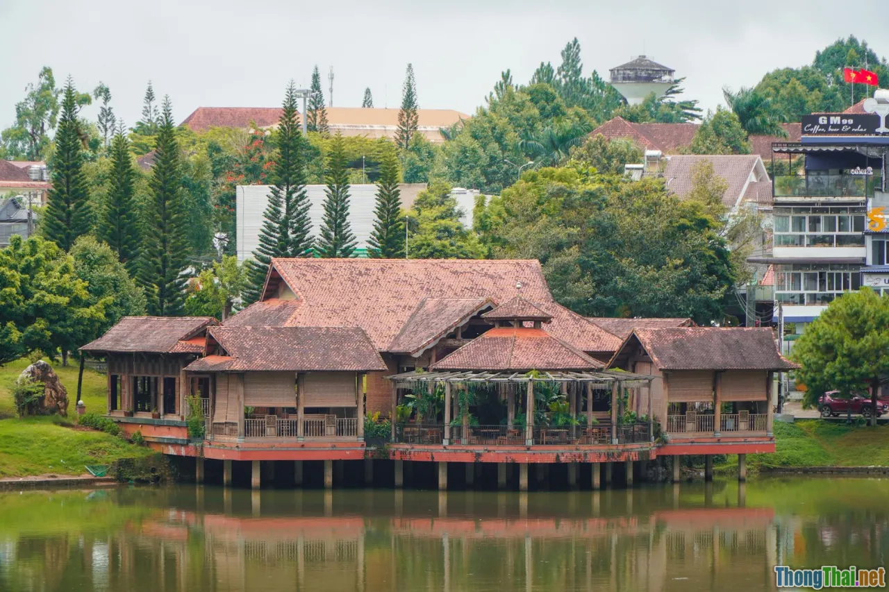 Vietnamese roof structure, delta communal house