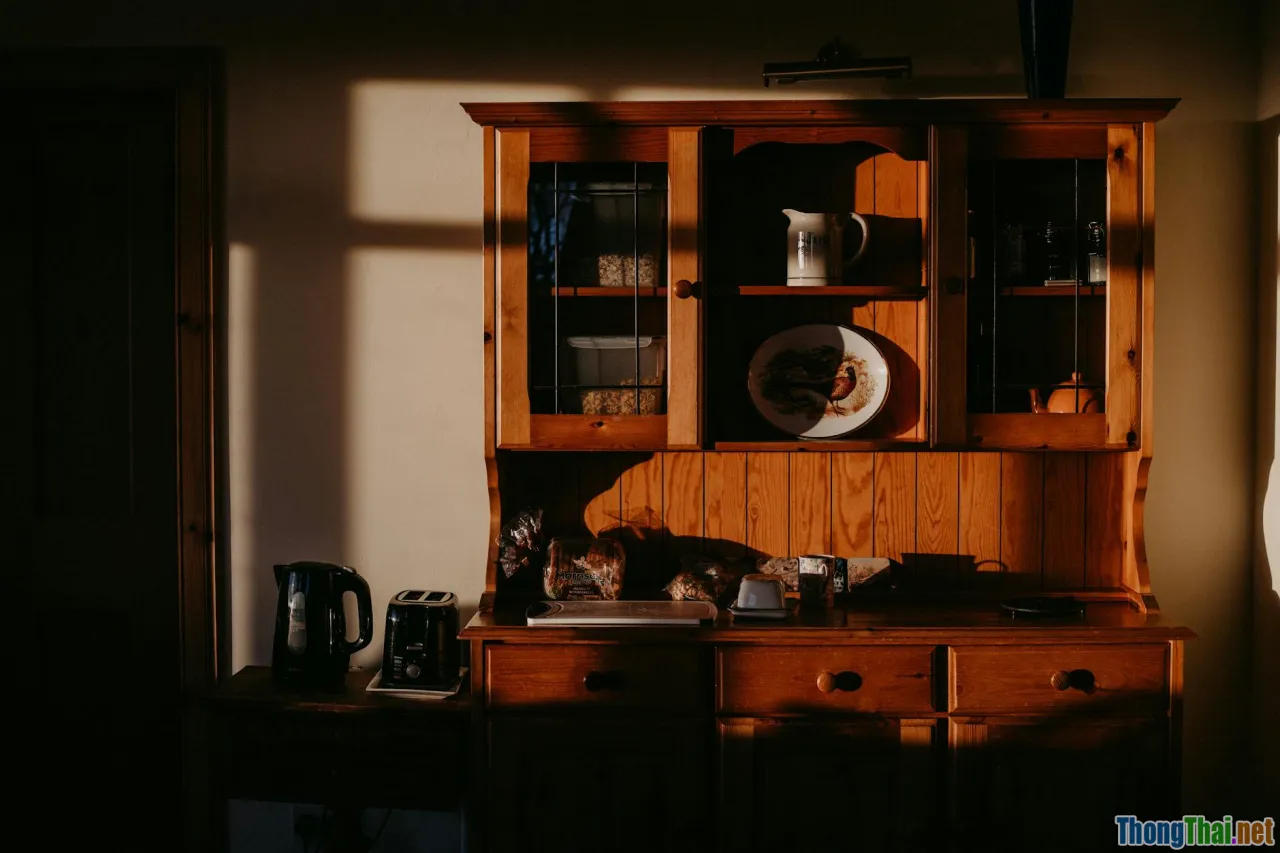 Hướng dẫn biến tủ cũ thành tủ bát đĩa vintage