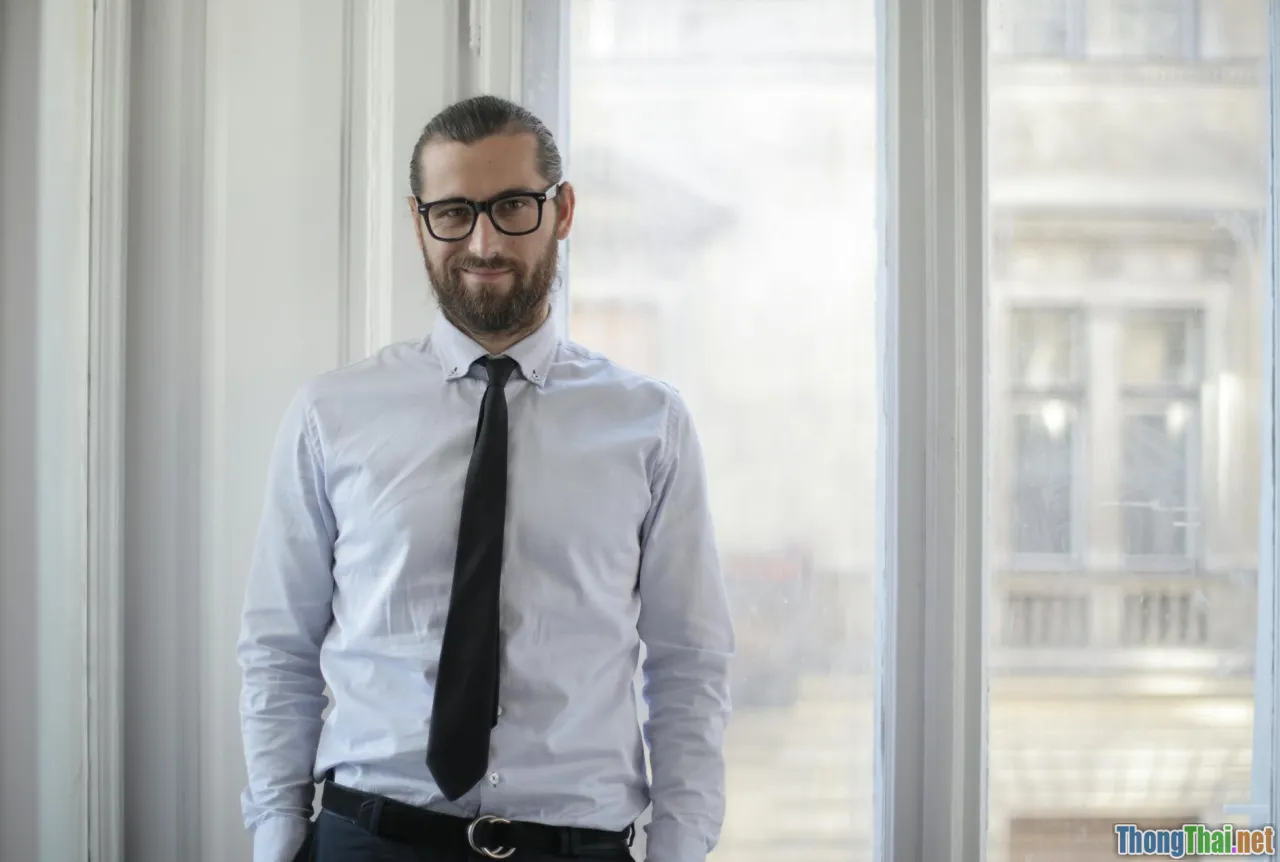 5 cách biến hóa sơ mi trắng nam công sở cực chất