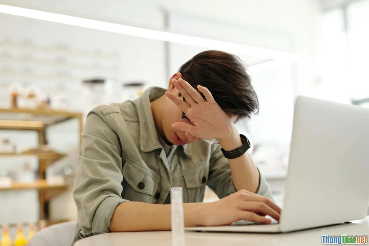 wrong posture, desk work