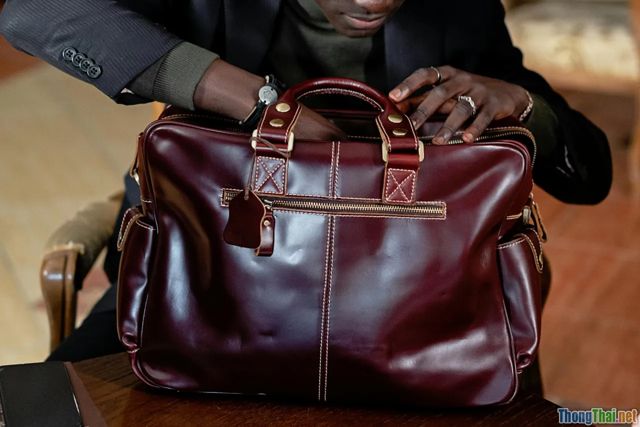 5 Mẹo Chọn Túi Xách Phù Hợp Khi Đi Làm