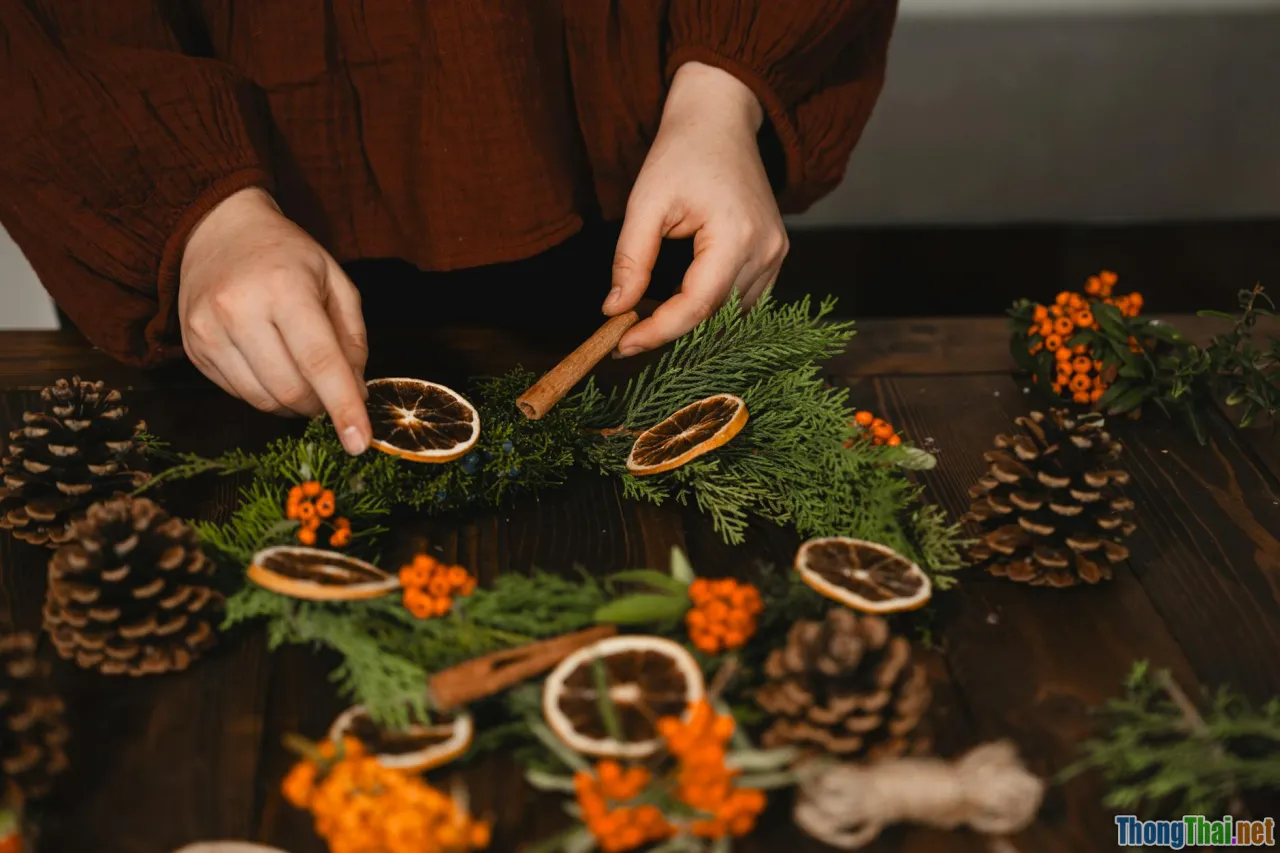 Bí mật làm vòng nguyệt quế Giáng Sinh chỉ bằng len