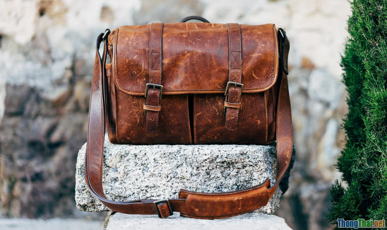 Hướng dẫn chọn túi xách dự tiệc không bao giờ lỗi mốt