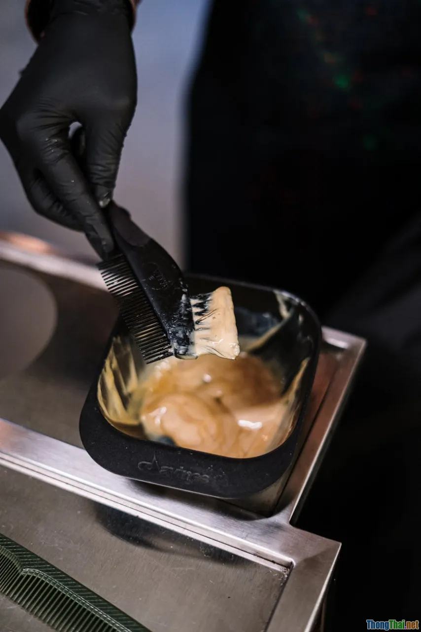 Hướng dẫn dùng dầu xả đúng cách cho tóc nhuộm bền màu lâu phai