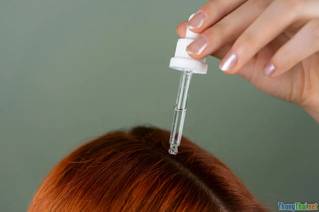 Nên chọn serum dưỡng tóc trên da đầu hay ngọn tóc để tối đa hiệu quả?