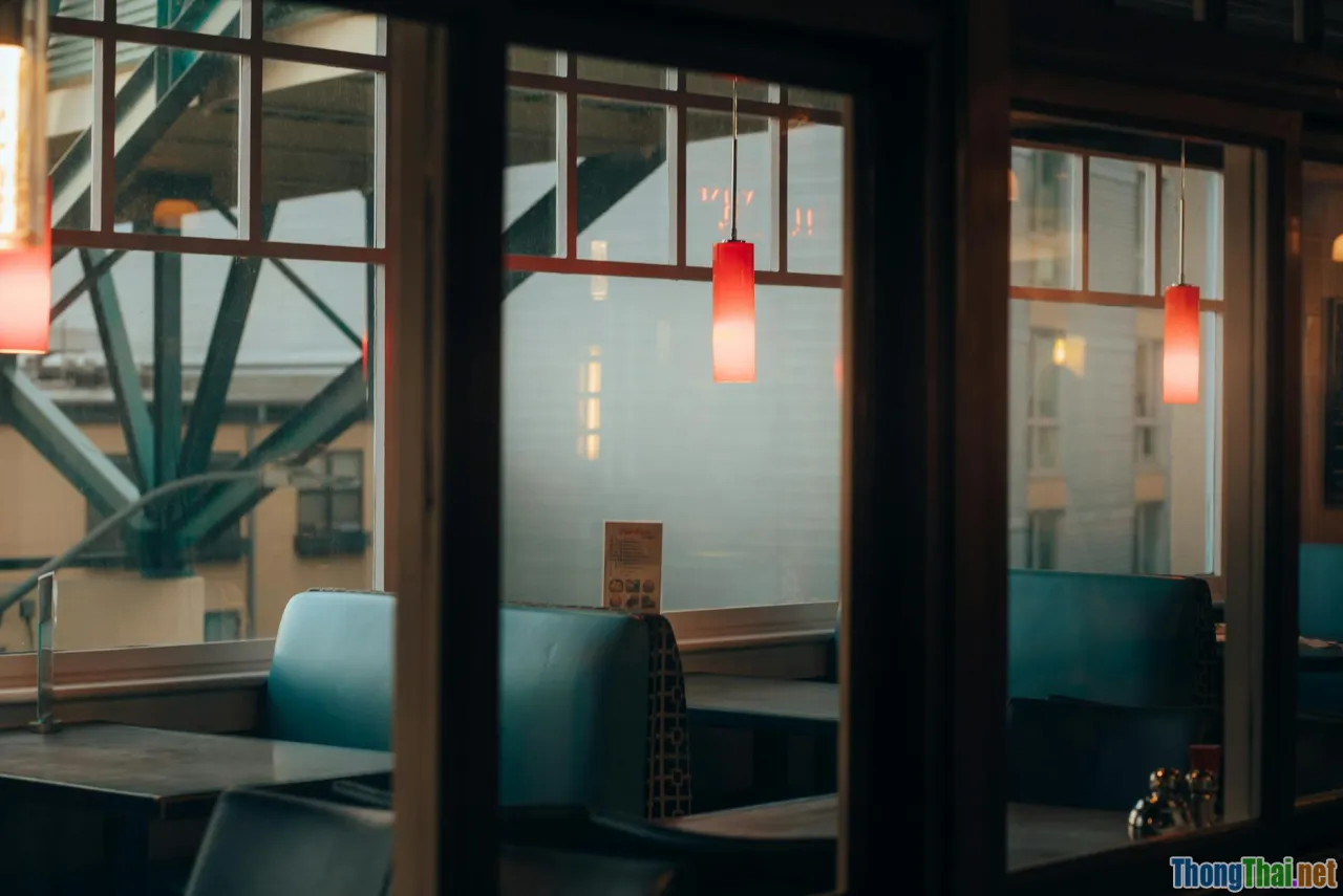 Phanh phui lầm tưởng: Chọn nội thất gỗ tối màu gây hao tài thật không