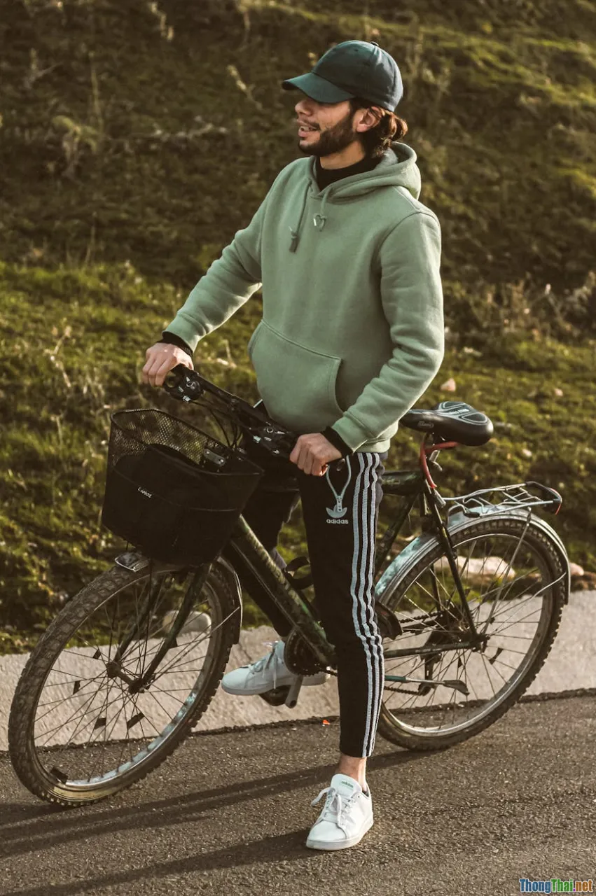 Phong cách thể thao nam đẹp mắt mà vẫn phù hợp đi làm cuối tuần