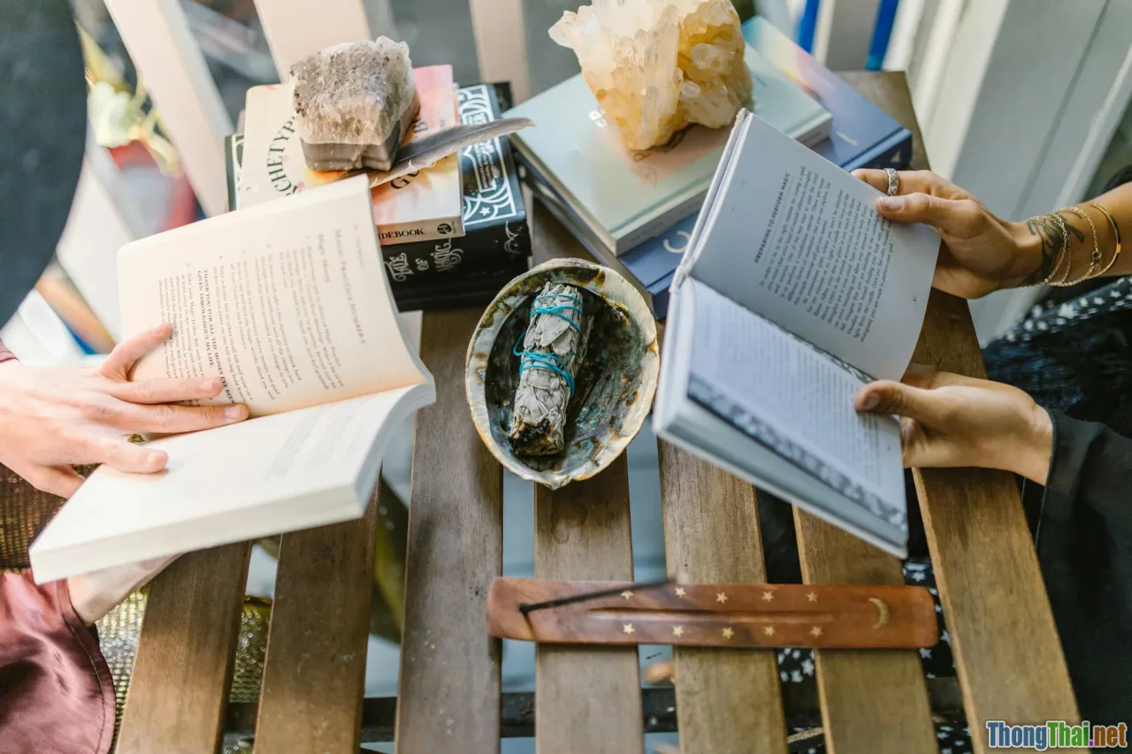 Review 7 cuốn sách tâm linh được các bậc thầy khuyên đọc năm nay