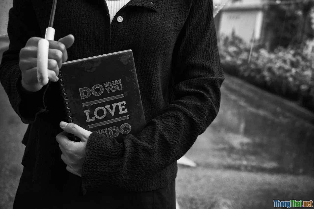 So sánh áo khoác bomber và cardigan mùa thu nàng nên chọn loại nào