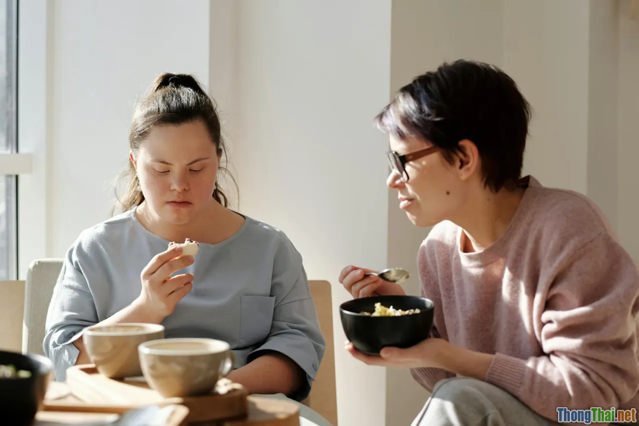 So sánh bữa cơm nhà và thức ăn nhanh: Ảnh hưởng đến sức khỏe ra sao