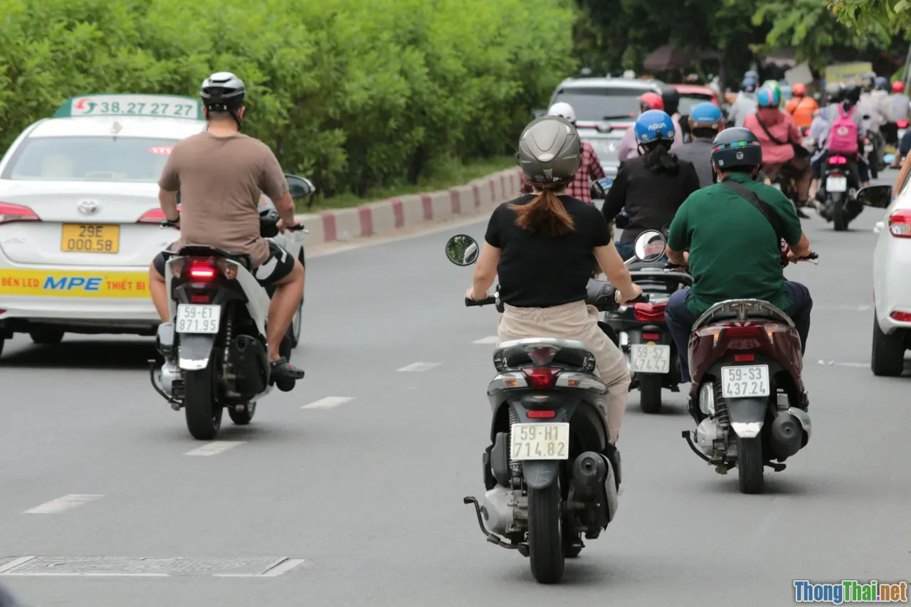 So sánh ưu nhược điểm của xe tự lái và taxi truyền thống Việt Nam