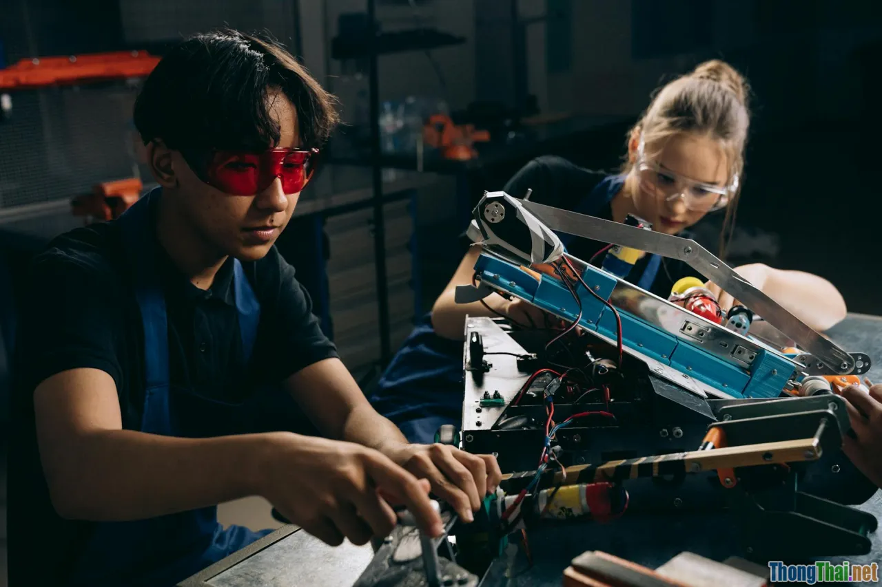 AI trong sản xuất thách thức lớn khi robot ngày càng thông minh