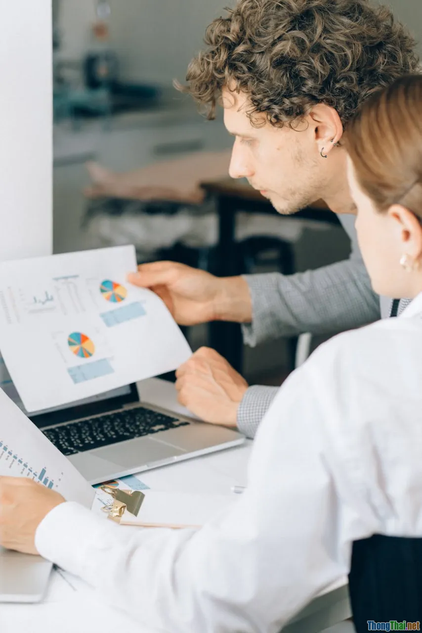 Theo đuổi đam mê có thực sự dễ kiếm tiền hay không