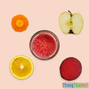 So sánh nước uống collagen và sinh tố trái cây cái nào tốt cho da