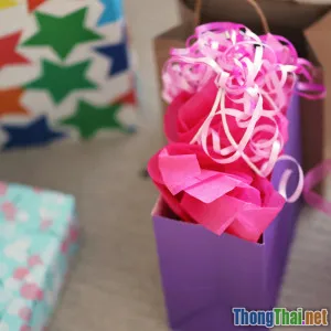 Có nên tự làm quà tặng bạn bè không