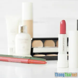 Mở hộp bộ kit trang điểm mini: Đâu là món đáng mua nhất