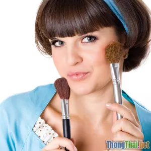 Có nên dùng phấn phủ cho da dầu không