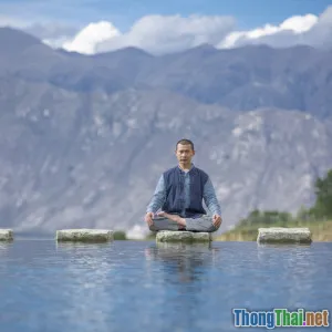 So sánh chữa lành năng lượng với thầy và tự thân