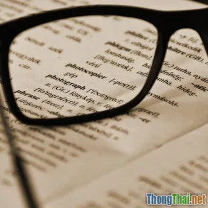 Có nên vừa nghe vừa đọc sách tiếng Anh không