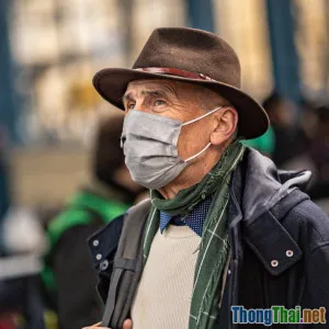 Người lớn tuổi đi nước ngoài cần lưu ý gì